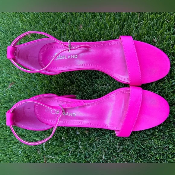 Pink heels - Picture 2 of 3